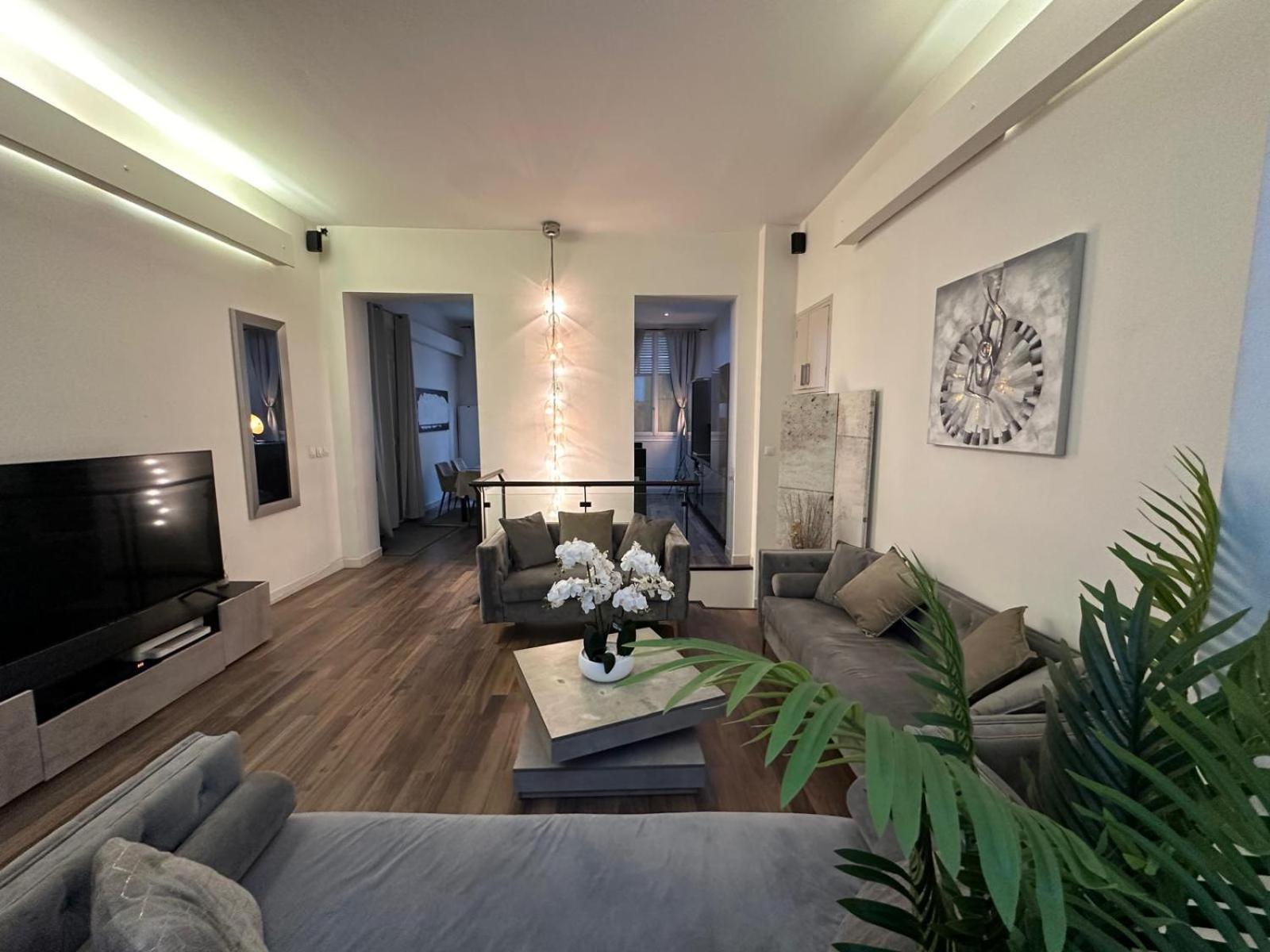 Les Champs Elysees-125M2 Modern And Spacious Paris Bagian luar foto