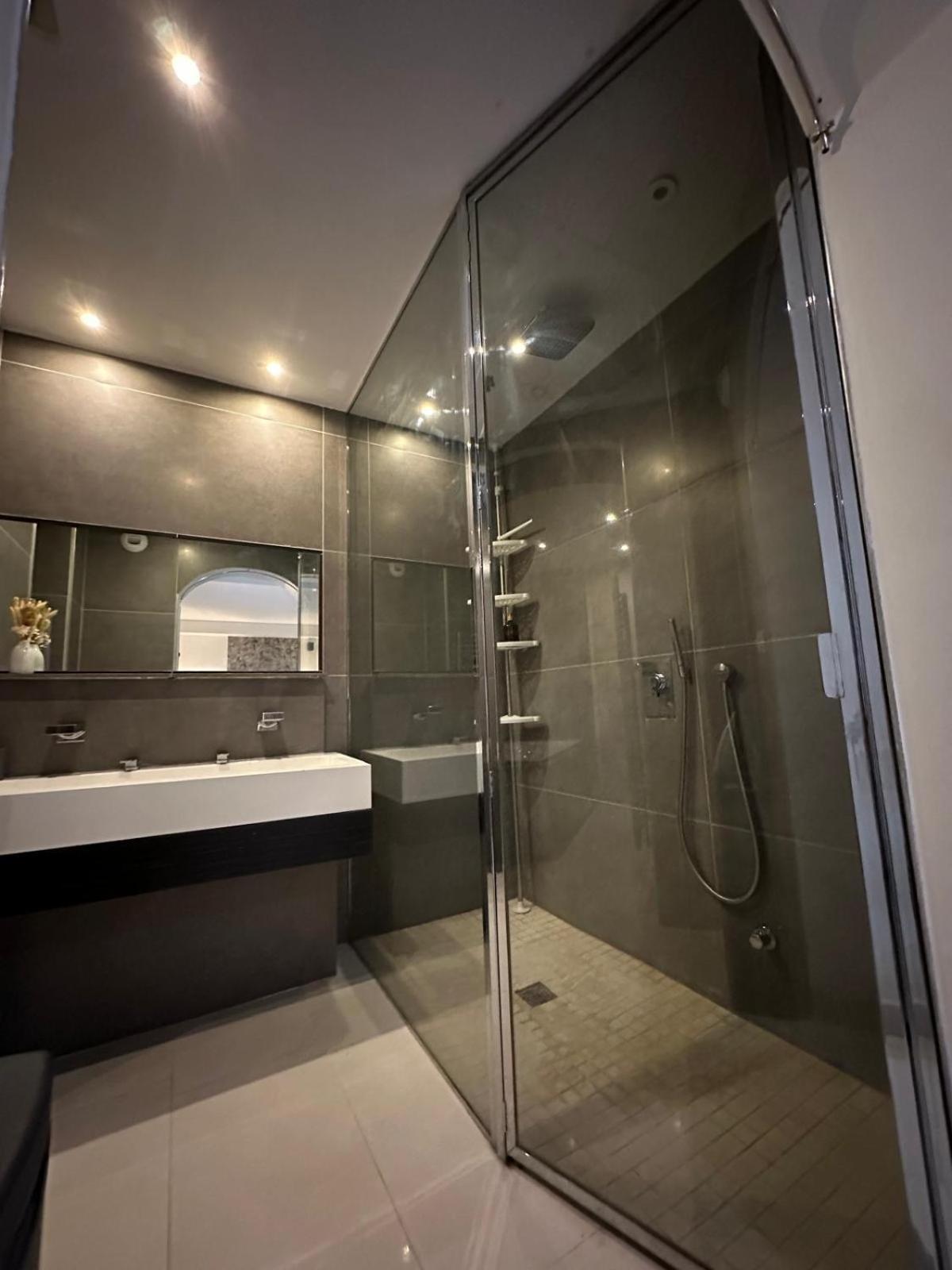 Les Champs Elysees-125M2 Modern And Spacious Paris Bagian luar foto