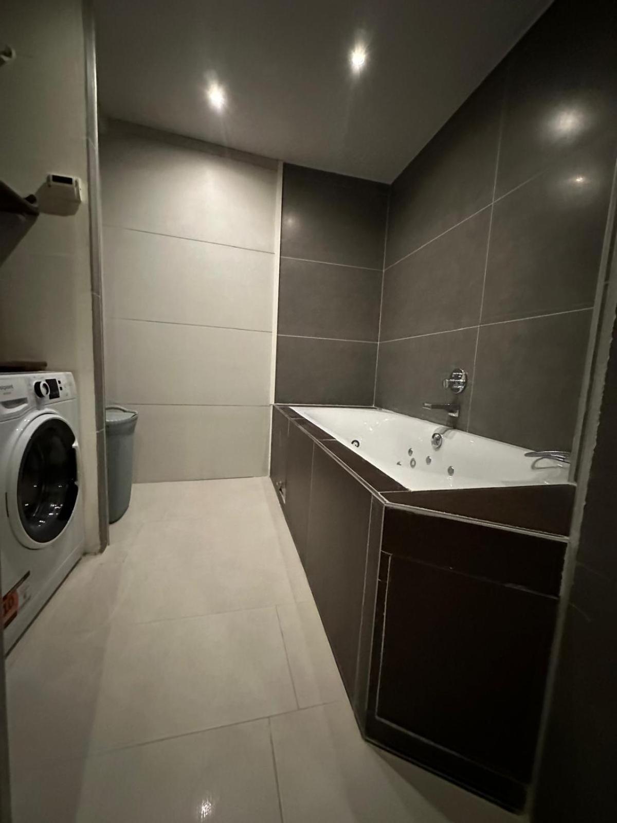 Les Champs Elysees-125M2 Modern And Spacious Paris Bagian luar foto